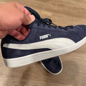 Puma suede tennis shoes in size 10 mens
